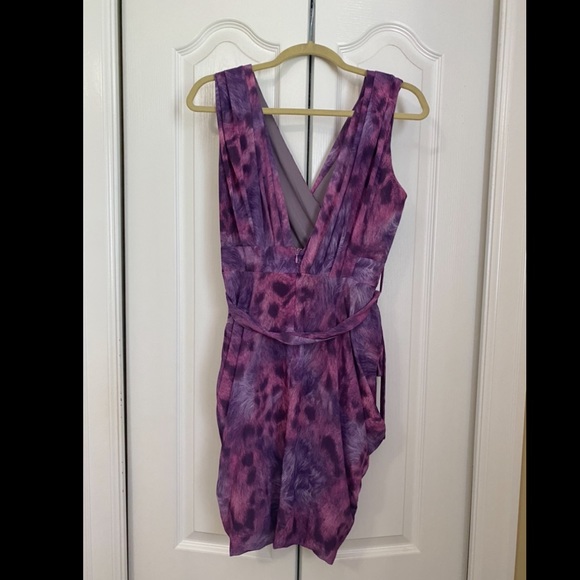 V-Neck draped dress with tie belt - Picture 2 of 2